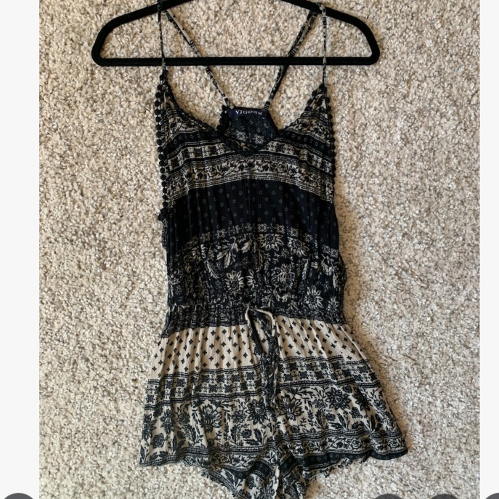 Vigoss embroidered print romper